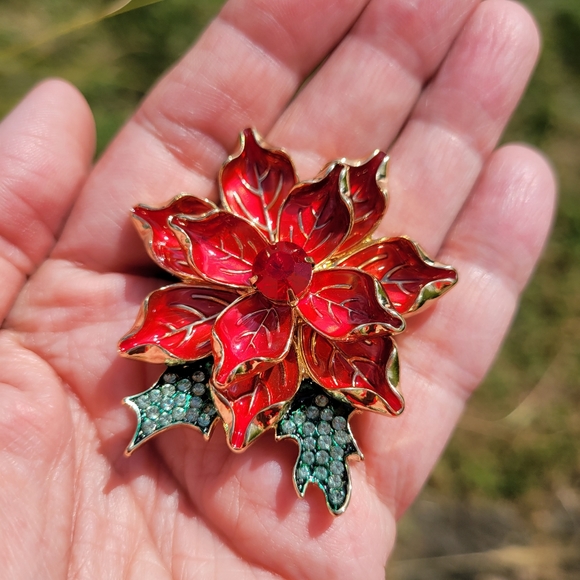 Chloe & Ivy Jewelry - Poinsettia Christmas Holiday Brooch ~ Rhinestone Embellishments ~ Pretty!